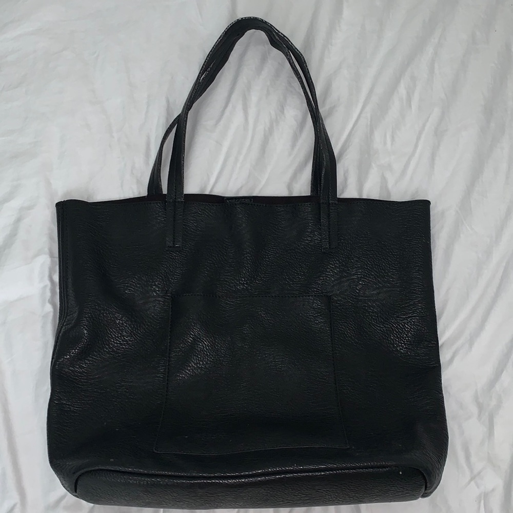 Black tote purse